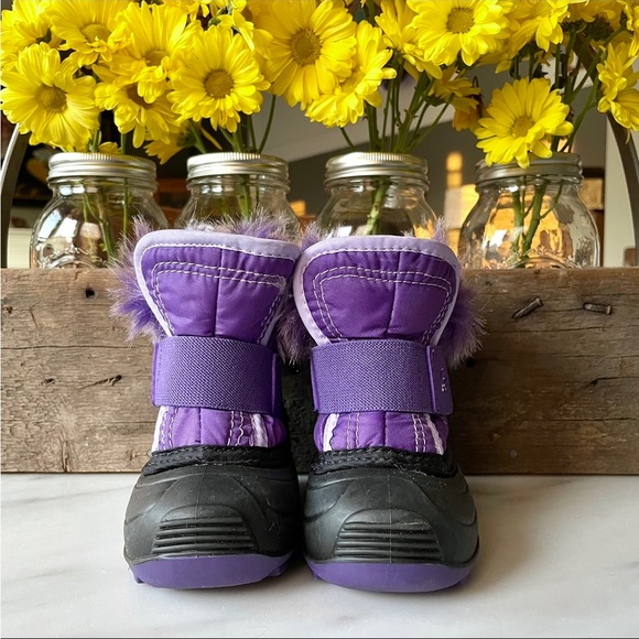 Kamik•NWOT•5•Waterproof•Insulated• Purple Fur Sugarplum Boots w/ Velcro Closure - Picture 4 of 16